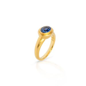 Ring mit Saphir
