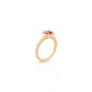 Ring mit pink Saphir und 34 Brillanten