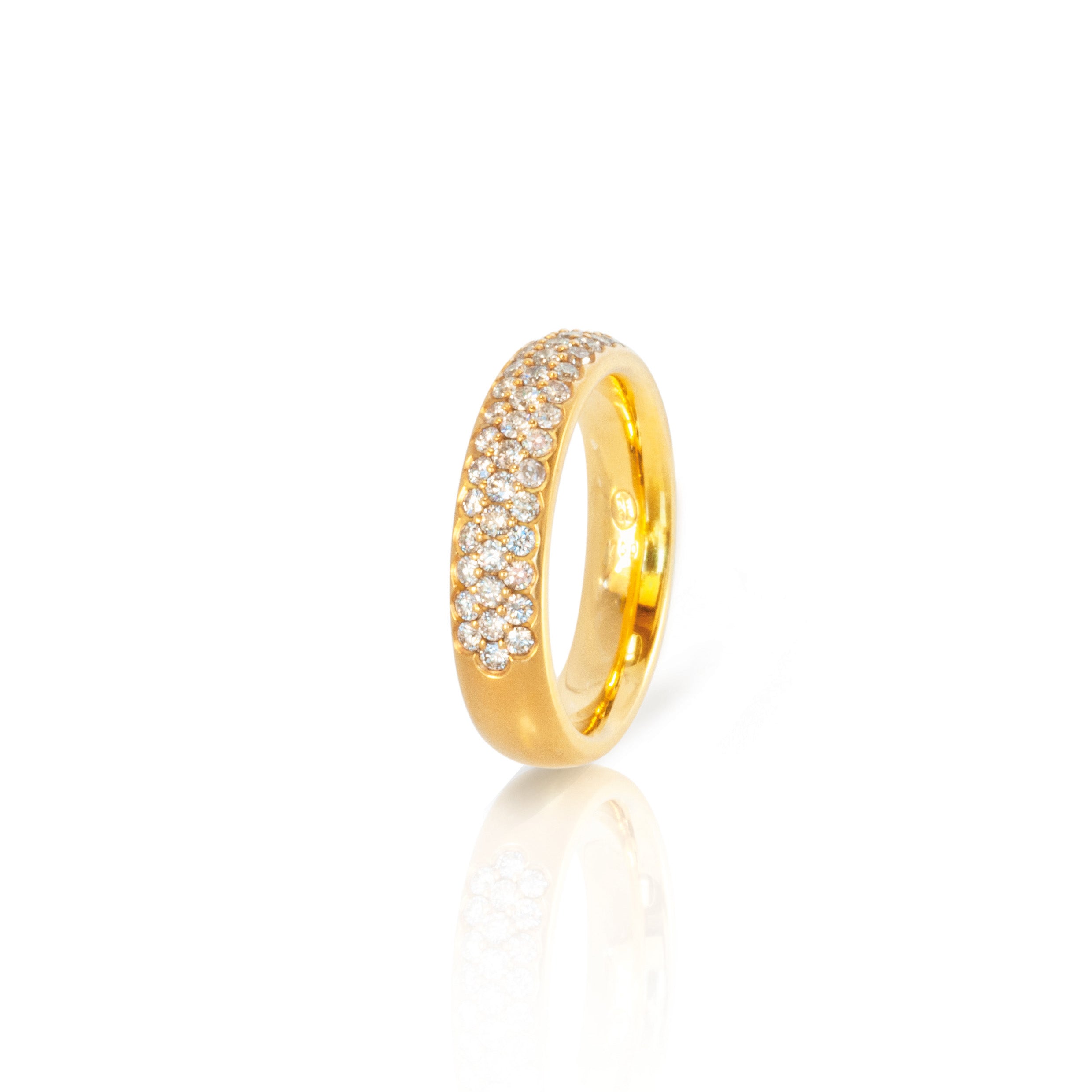 Ring 750 Gelbgold mit 68 Brillanten pavé gefasst
