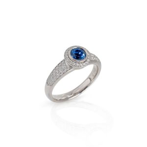 Ring mit Saphir und 62 Brillanten