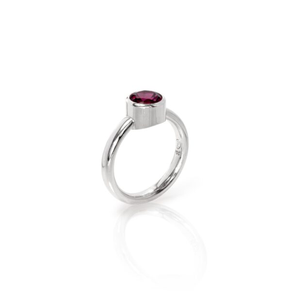 Ring mit Rhodolith