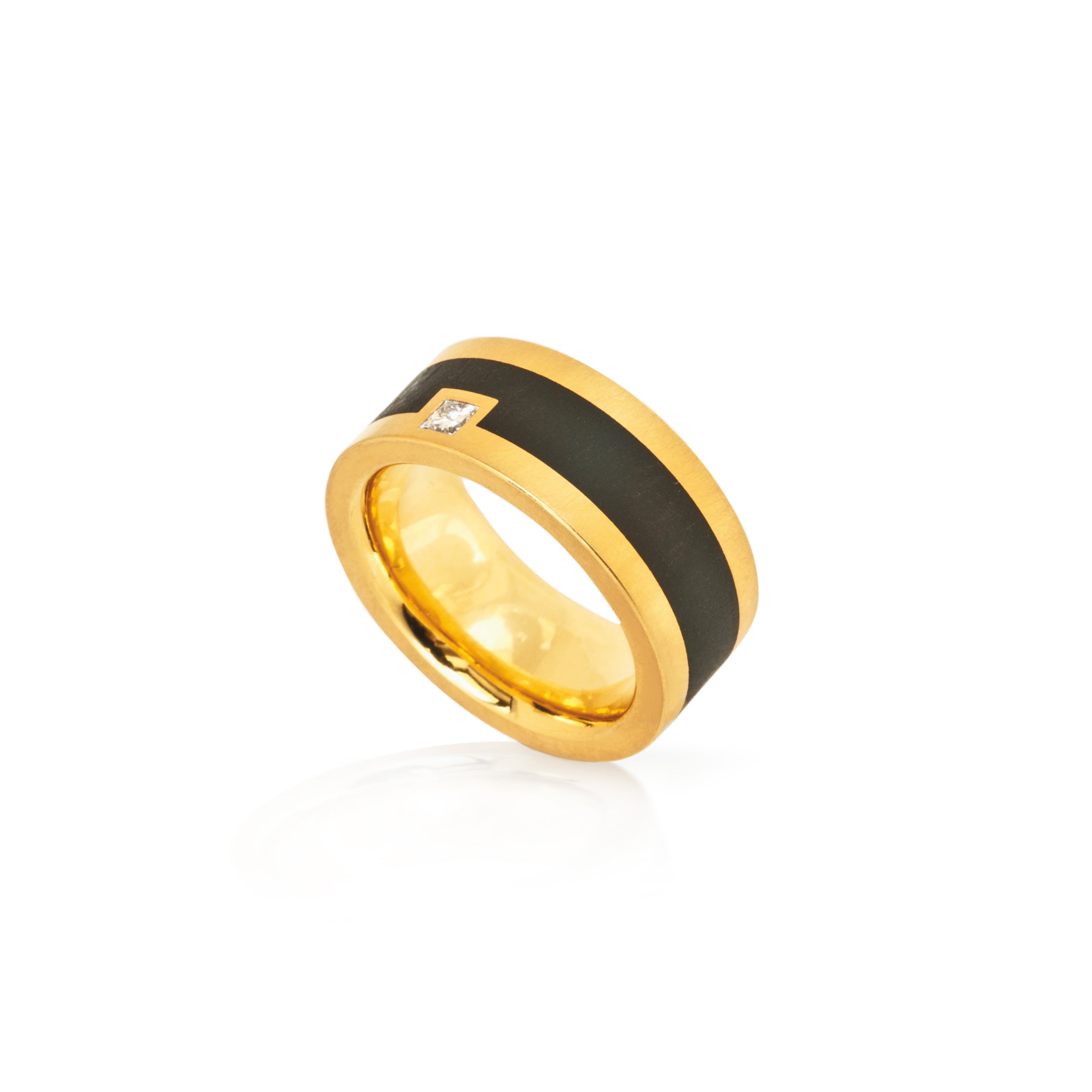Ring mit Ebenholz und Diamant