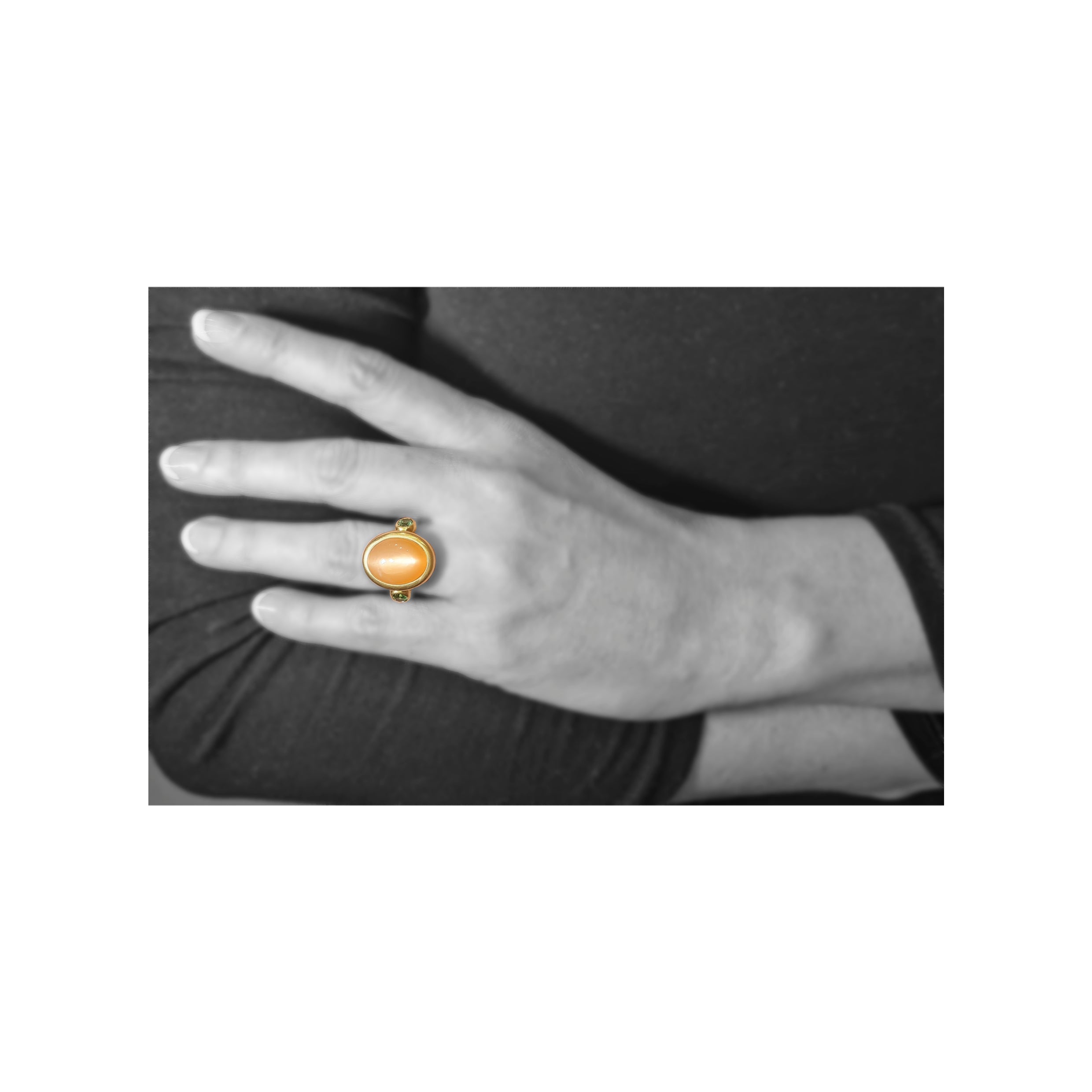 Ring mit orangem Mondstein und zwei Tsavoriten - Image 2