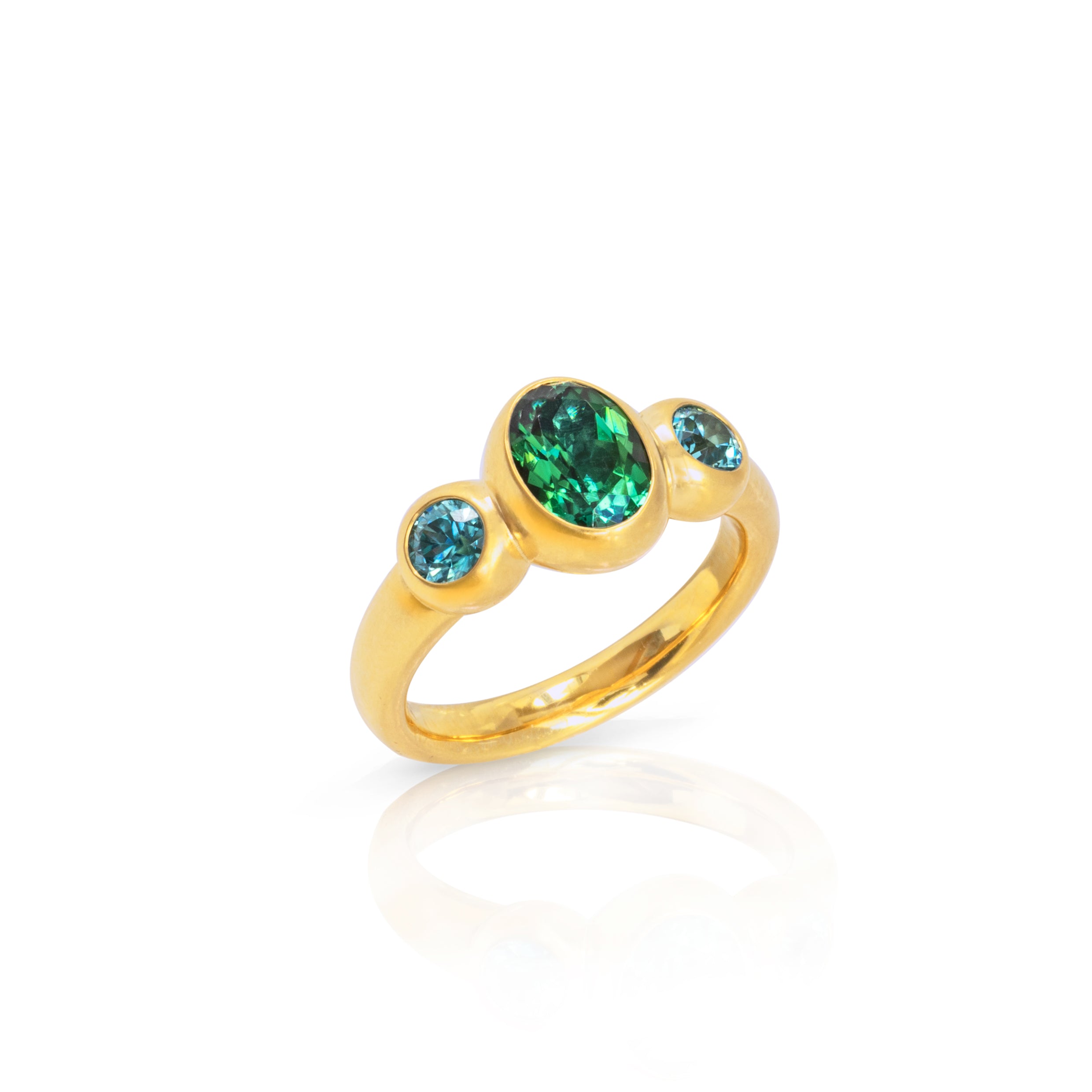 Ring mit Turmalin und zwei Starliten
