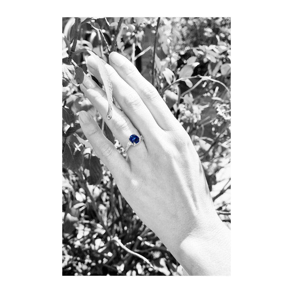 Ring mit Saphir und Diamanten - Image 3